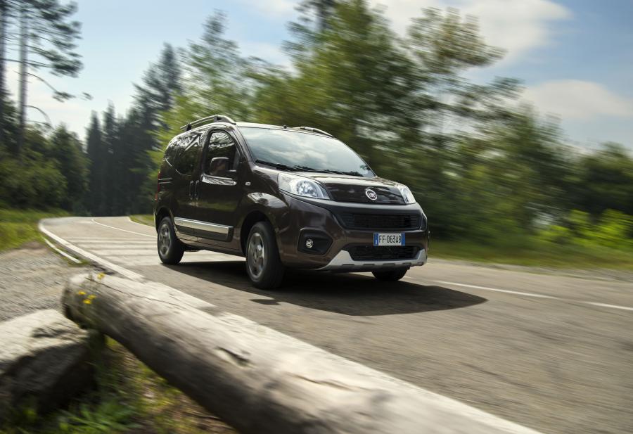  Fiat Qubo Trekking 2016 года  (фото 11 из 16)